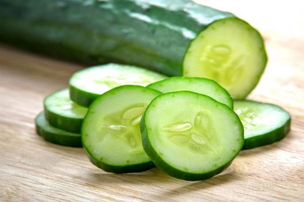 چرا خوردن خیار سبز مفید است؟ چرا خوردن خیار سبز مفید است؟