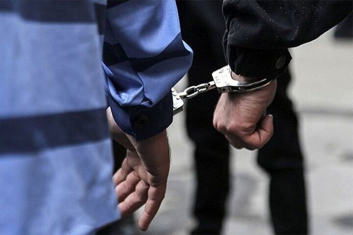 دستگیری سارق حرفهای با جعل عنوان پلیس پس از سرقت ارز از زائران عراقی در همدان دستگیری سارق حرفهای با جعل عنوان پلیس پس از سرقت ارز از زائران عراقی در همدان